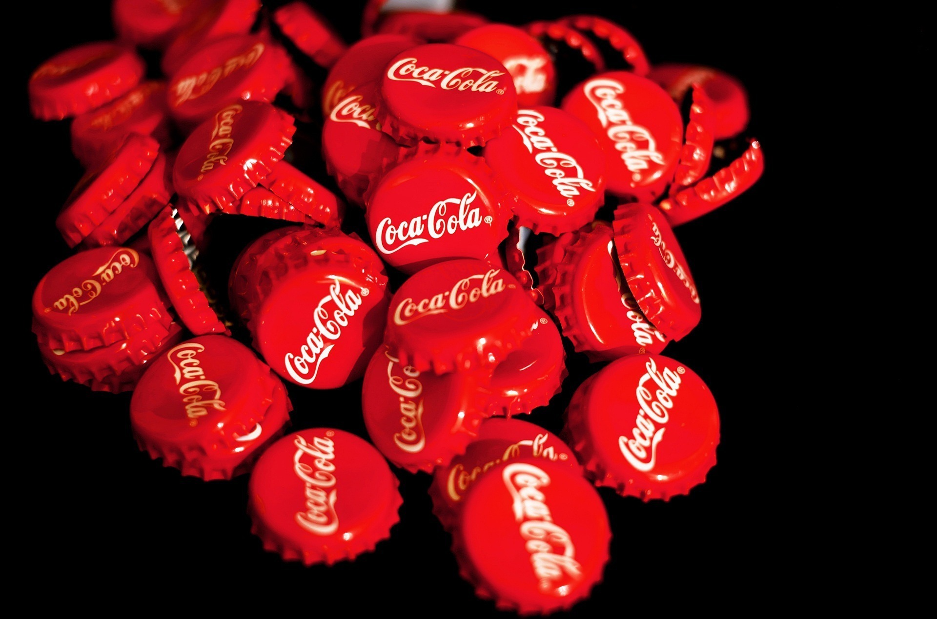 Ressources graphisme : image de plusieurs capsules de bouteilles de Coca-Cola